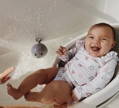 Whale Bath Toy with LED Light  view 2