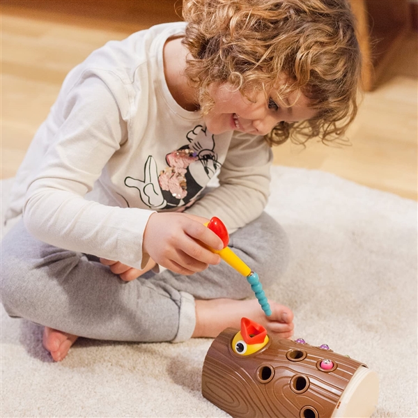 Toys feed the baby chick – magnetic toy for children 2 3 4 years – pretend play for toddlers that develops cognitive and emotional skills – educational toy view 2