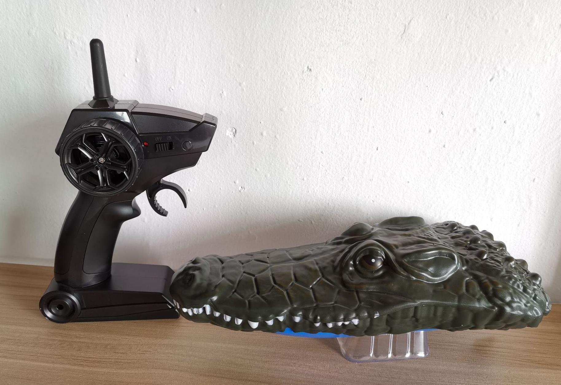 Kibtoy RC Jetboat and Crocodile Kibtoy RC Jetboat and Crocodile