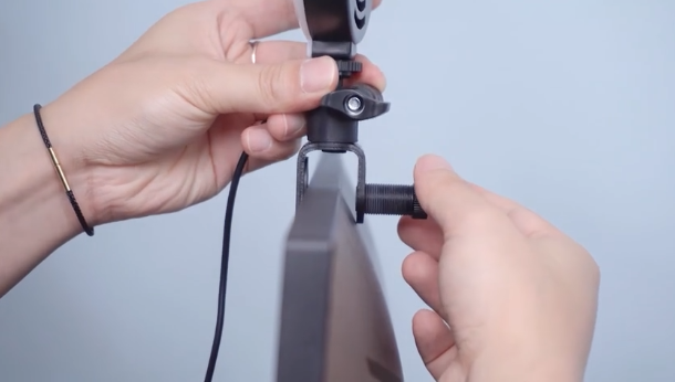 How to install and use the AIXPI ring fill light? How to install and use the AIXPI ring fill light?
