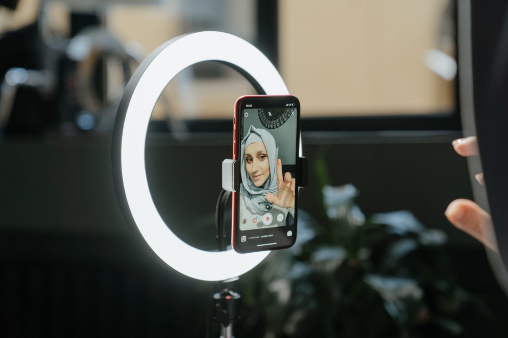 how to use AIXPI ring light? how to use AIXPI ring light?