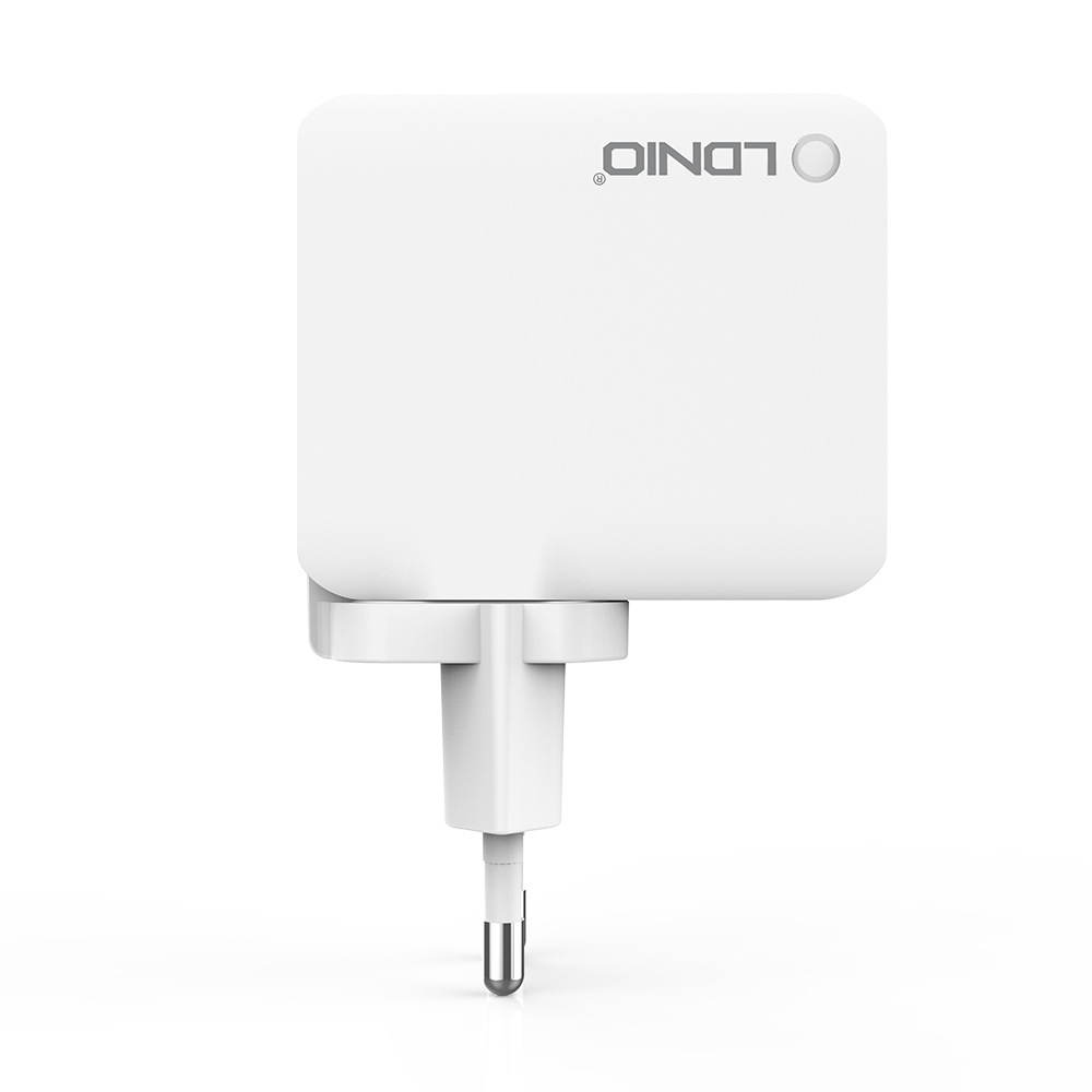 Picture of 4.4A charger 4*USB mobile phone charger Travel charger home charger Input 100-240V 50/60hz output DC5V/4.4 (max) 22W European regulations